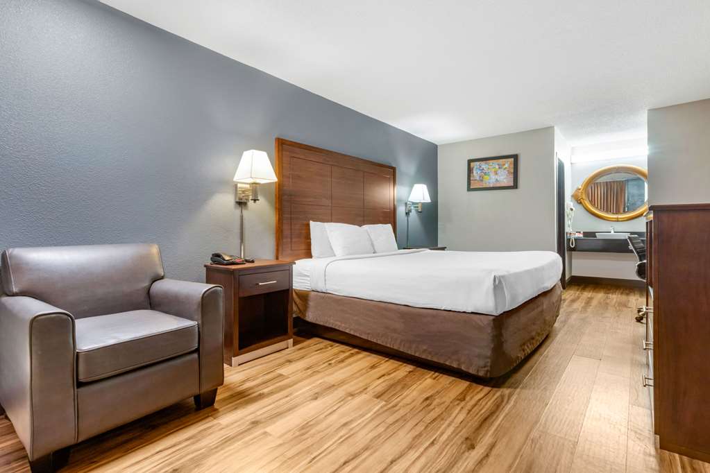 Econo Lodge Rock Hill - photo 12