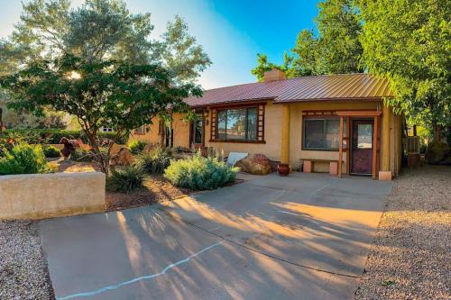 Enjoy a Sweet Retreat in downtown Kanab in Kanab, United States