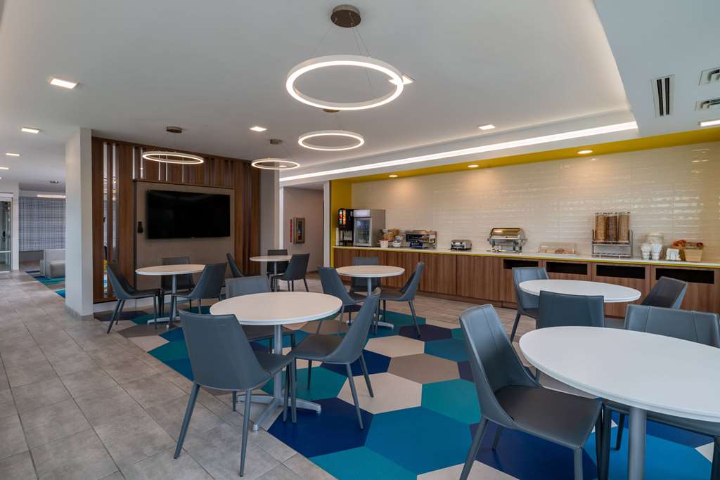 Microtel Inn & Suites by Wyndham Winchester - photo 8