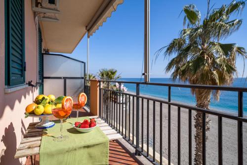 Loft Balcone Sul Mare — 4-Star Luxury Hotel in Letojanni, Italy