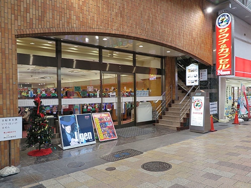 Sauna & Capsule Hotel Hollywood Caters to Men in Okayama, Japan