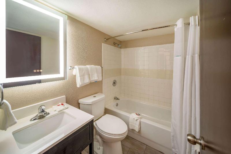 Baymont by Wyndham Laredo - photo 18