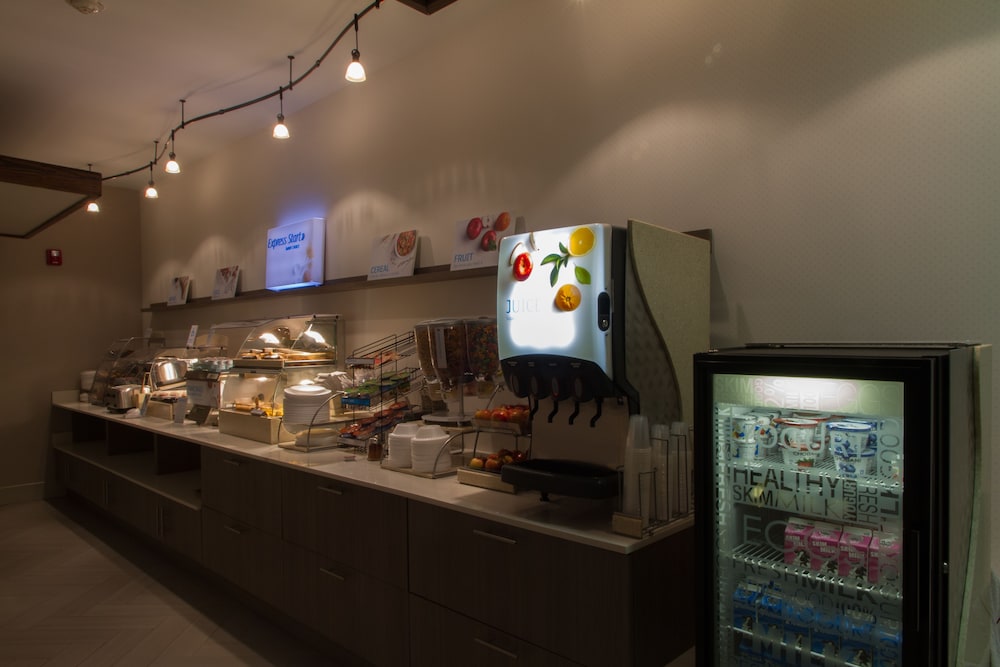 Holiday Inn Express & Suites Litchfield West by IHG - photo 27