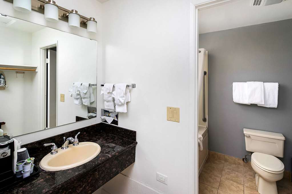 Clarion Inn Surfrider Resort - photo 13
