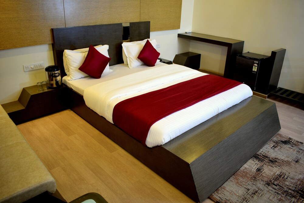 Hotel Sunrise Palace — Palanpur