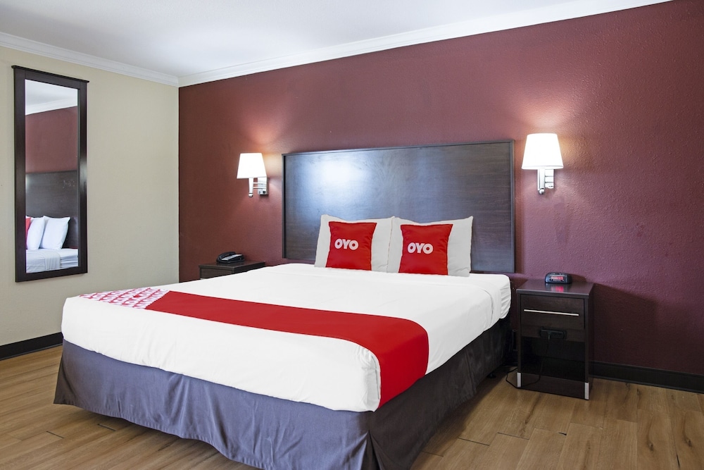 OYO Hotel McAllen Airport South - photo 13