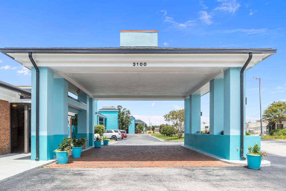 Garnet Inn & Suites Morehead City near Atlantic Beach - photo 45