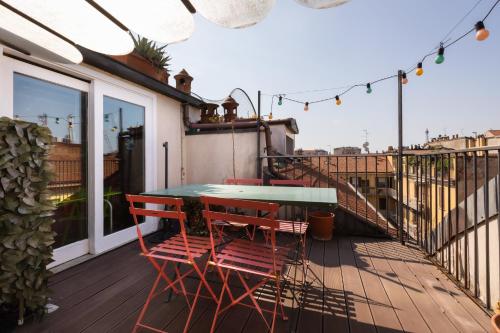 Two Bedroom Last Floor Sarpi Mirable Pm — 4-Star Luxury Hotel in Milan, Italy