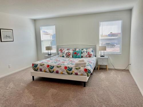 Spacious House 5 bedrooms Sleeps 12 Near Las Vegas Strip and Airport — 4-Star Luxury Hotel in Las Vegas, United States