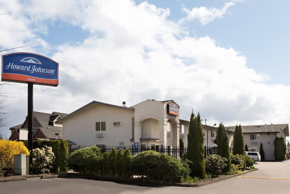 Howard Johnson by Wyndham Salem - photo 38