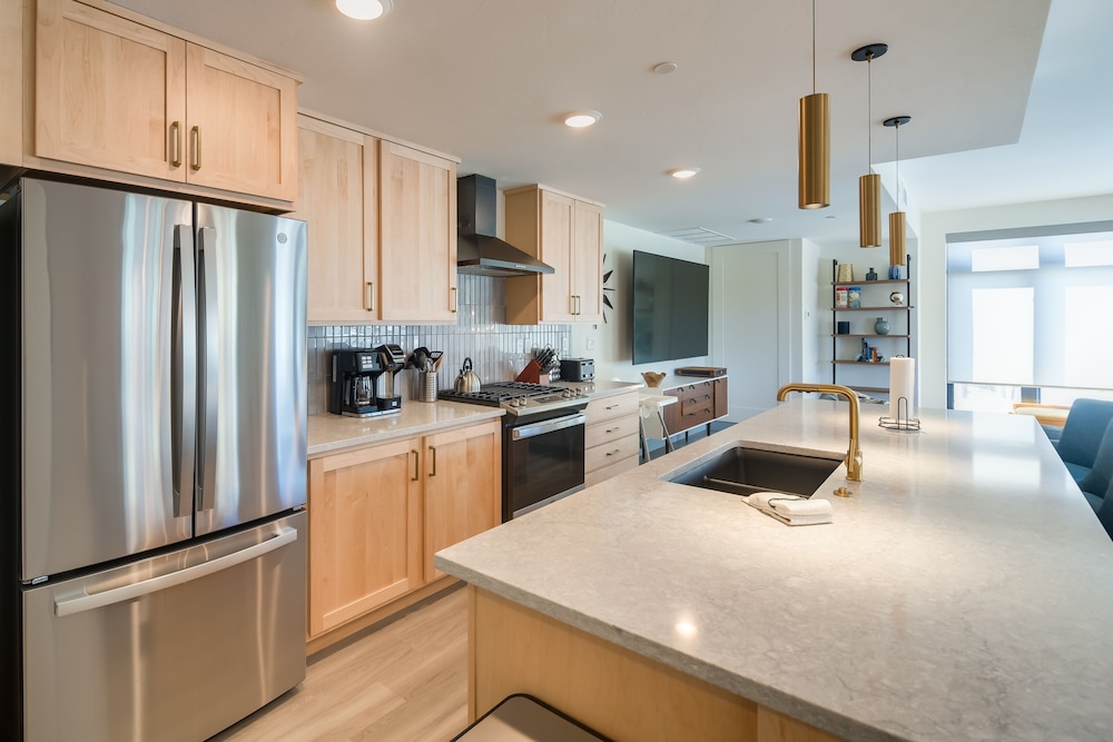 Winter Park Condo w Hot Tub Balcony & Shuttle — 4-Star Luxury Hotel in Winter Park, United States