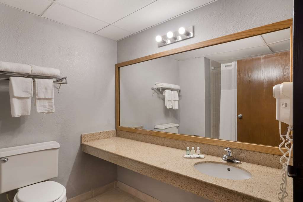 Quality Inn Alice - photo 16