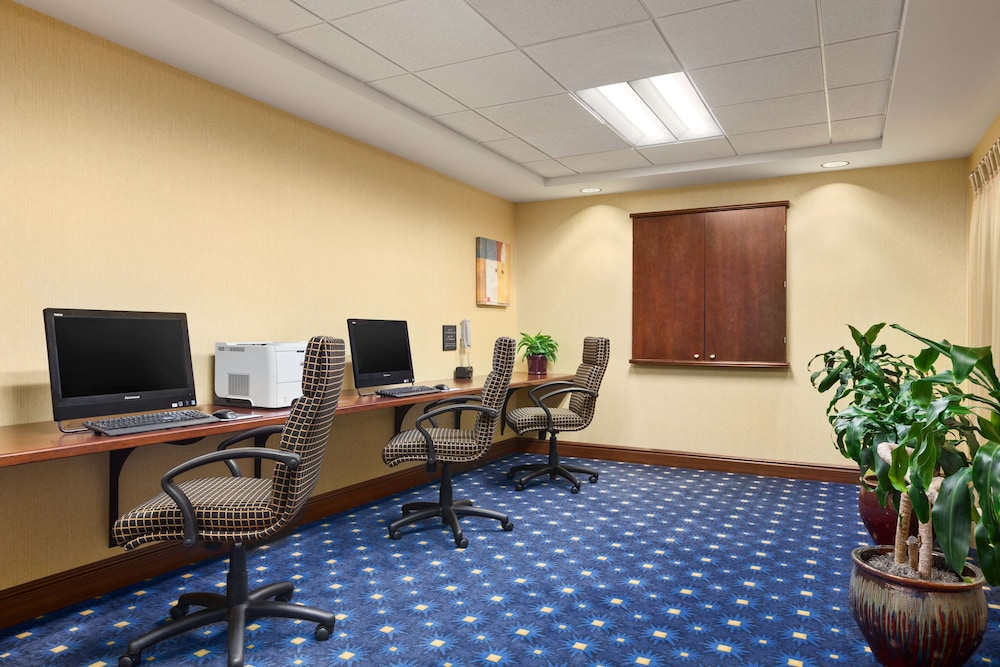 Hampton Inn Warrenton - photo 45