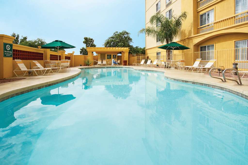 La Quinta Inn & Suites by Wyndham Mesa Superstition Springs - photo 8