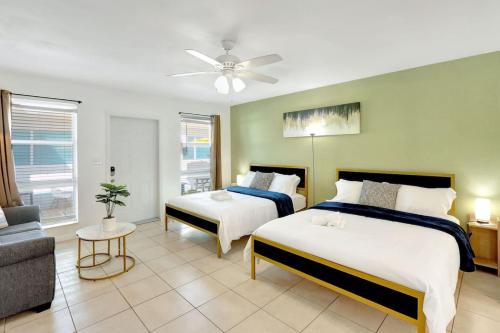 Hollywood Beach Escapade Studio with Free Parking — 4-Star Luxury Hotel in Hollywood, United States