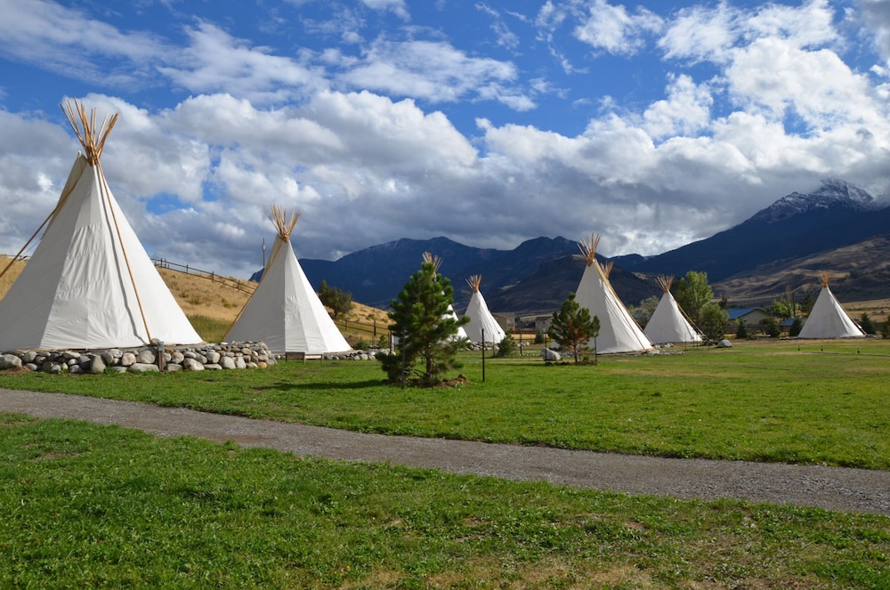 Dreamcatcher Tipi Hotel - featured photo