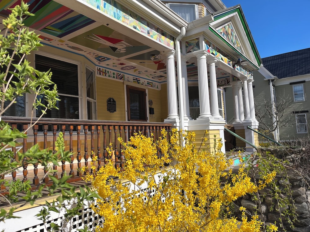 The Munroe Inn in Auburn, United States