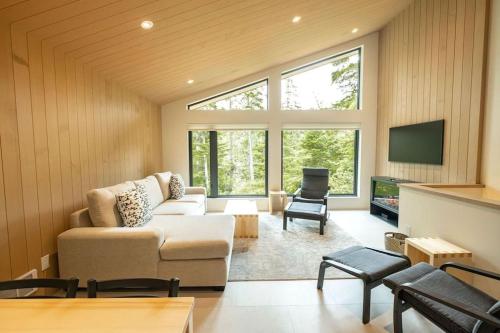 Calmwater Retreat New 2 br Hot Tub — 4-Star Luxury Hotel in Ucluelet, Canada