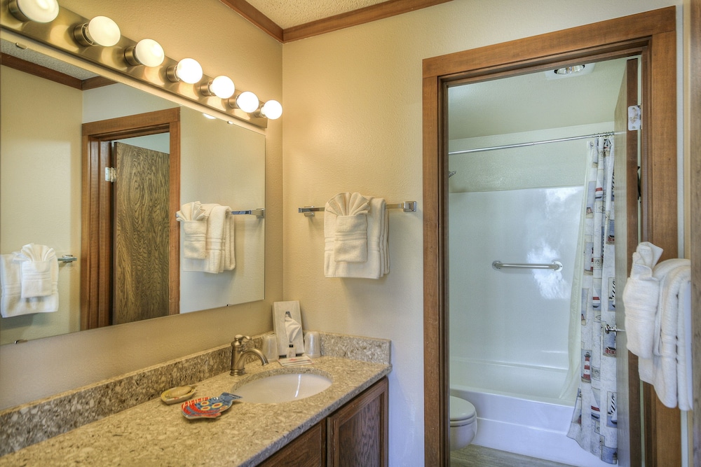 Little Creek Cove Beachfront Resort - photo 73