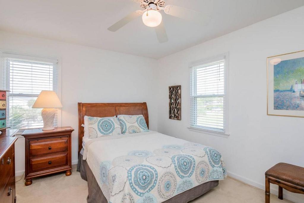 Sweet Retreat by Oak Island Accommodations - featured photo