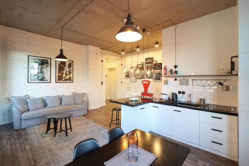 Chic Abanotubani Apt By Wehost