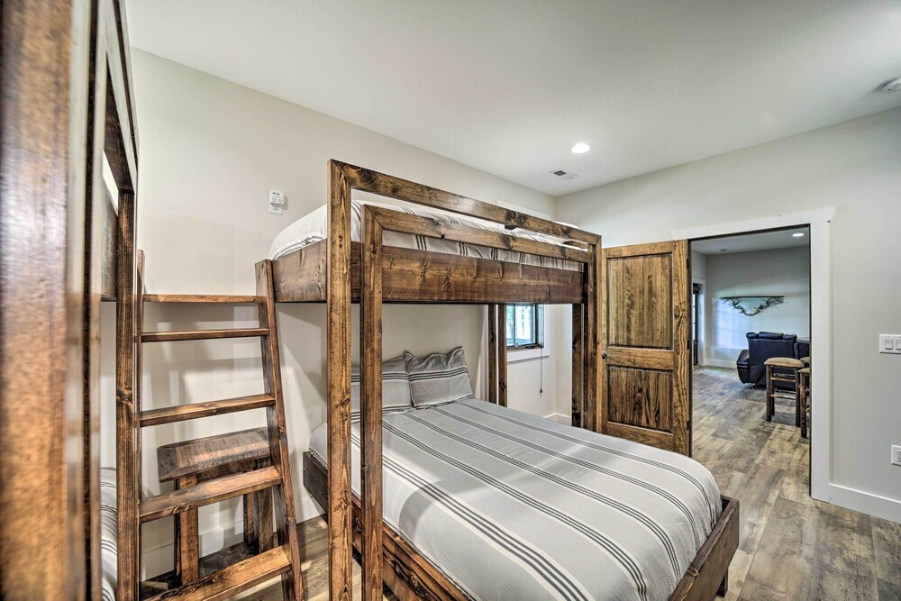 7 Mi to Ski Sapphire Valley: Resort style Retreat - photo 6