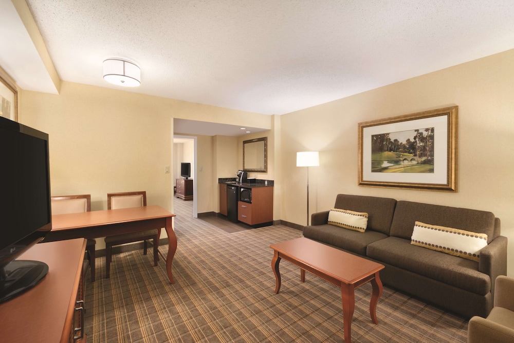 Embassy Suites Greenville Golf Resort & Conference Center - photo 15