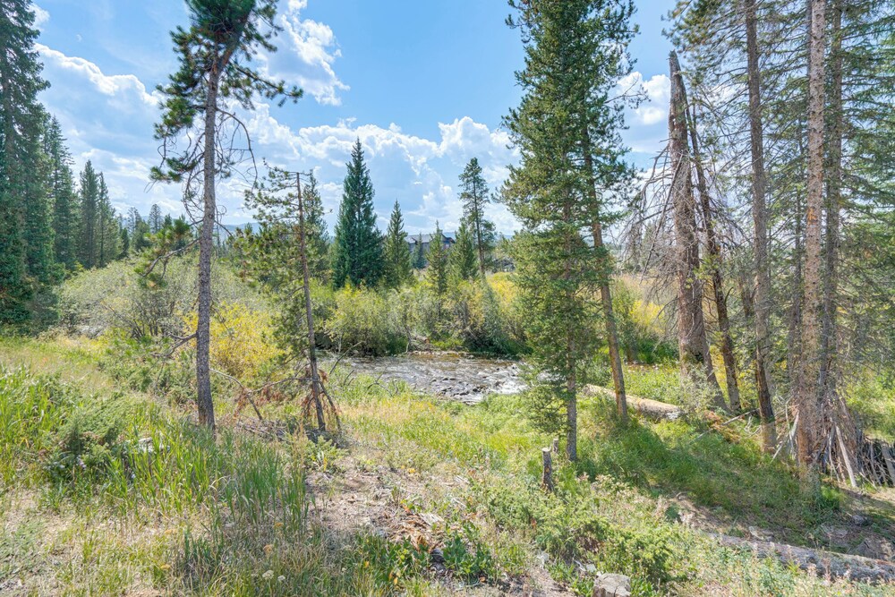 6 Mi to Winter Park Resort: Home w Free Shuttle in Fraser, United States