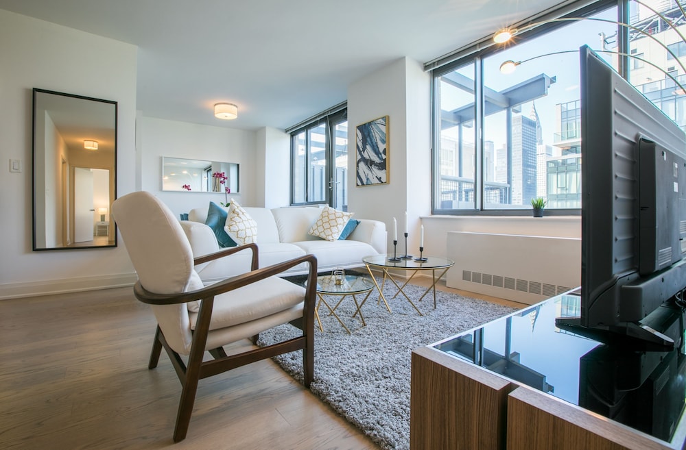 Bright 2 Bedrooms 2 Bathrooms Unit — 4-Star Luxury Hotel in New York City, United States