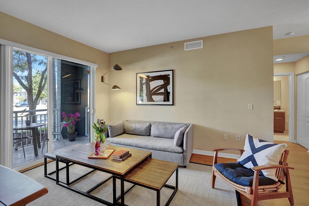 Dharma Home Suites South Miami at Red Road Commons - photo 33