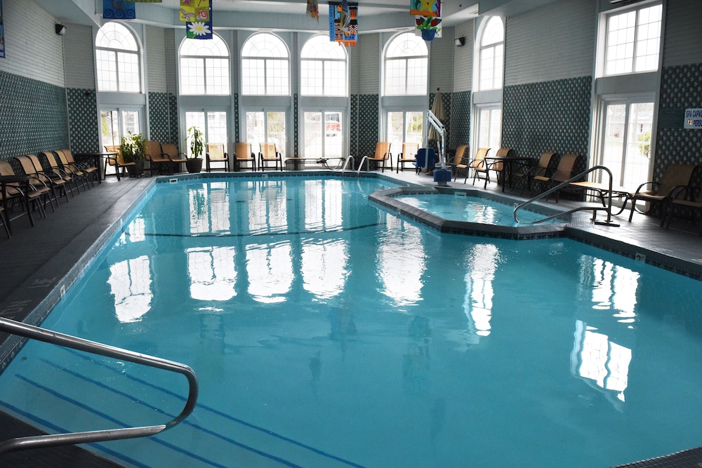 Hamilton Inn Select Beachfront Mackinaw City - photo 28