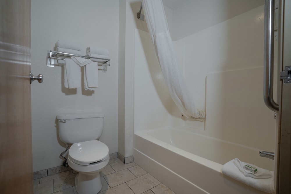 AmericInn by Wyndham Ogallala - photo 17
