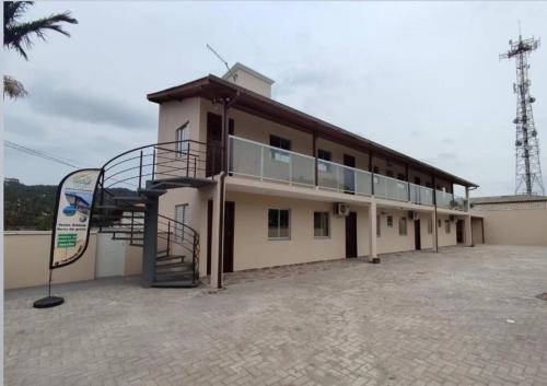 Pousada Paraíso Ap próximo ao centrinho da Pinheira in Palhoca, Brasil