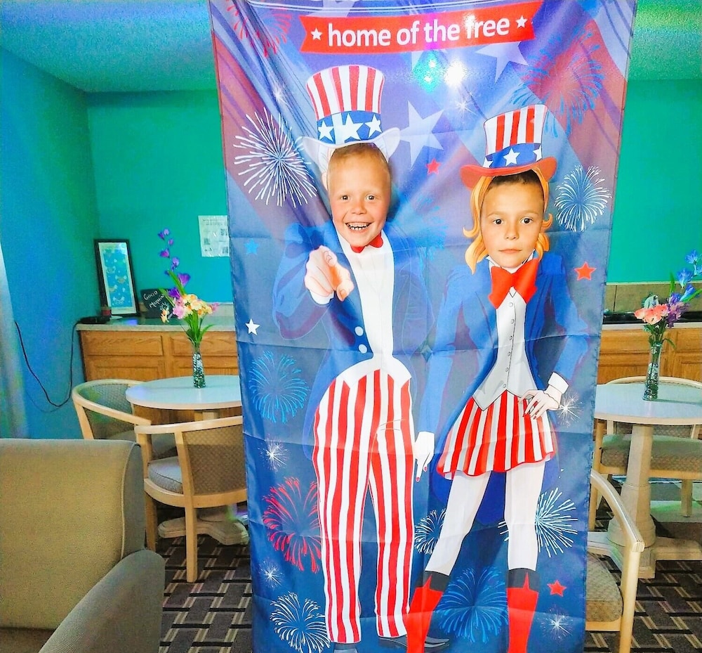 Grand View Plaza Inn & Suites - photo 22