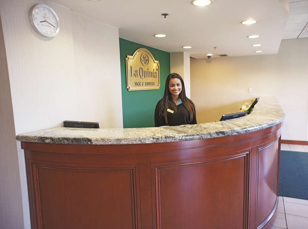 La Quinta Inn & Suites by Wyndham Stamford New York City - photo 10