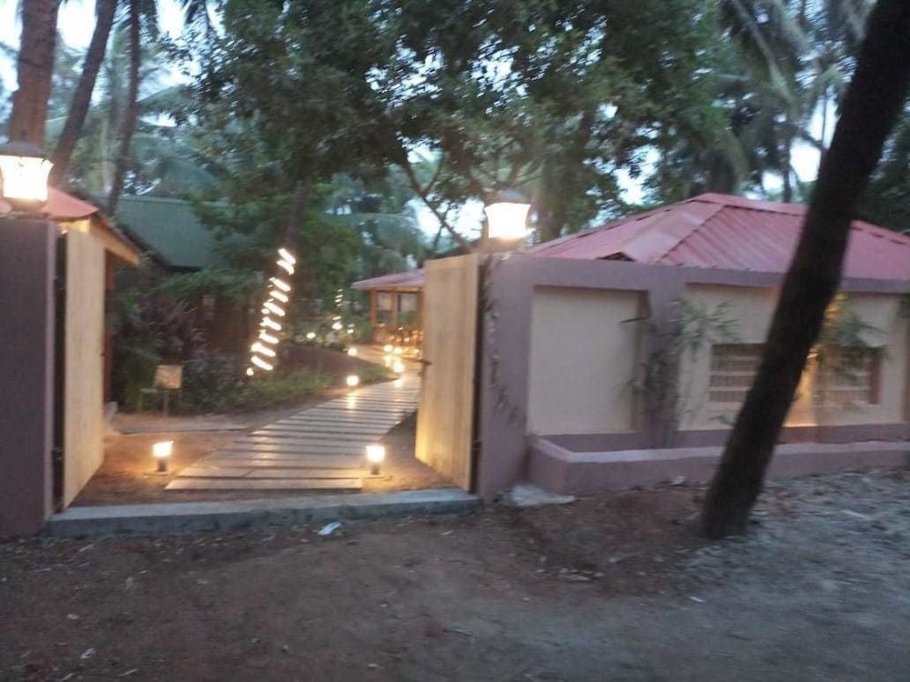 Vinnca Woodvillas Beachfront Resort — Srivardhan — photo 4