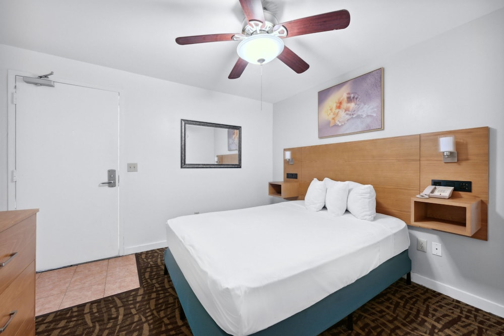 Beach Tower Beachfront Hotel a By The Sea Resort - photo 11