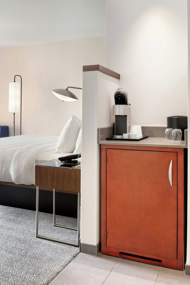 Courtyard by Marriott Portland Airport - photo 14