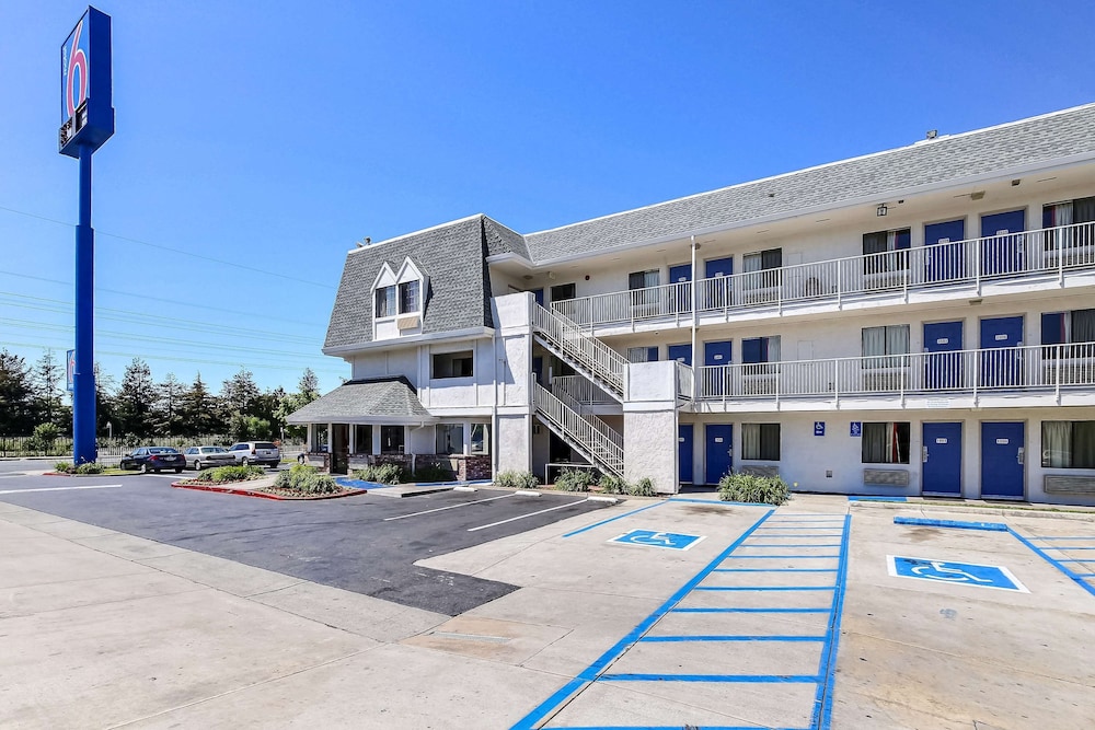 Motel 6 Oakland Airport - featured photo