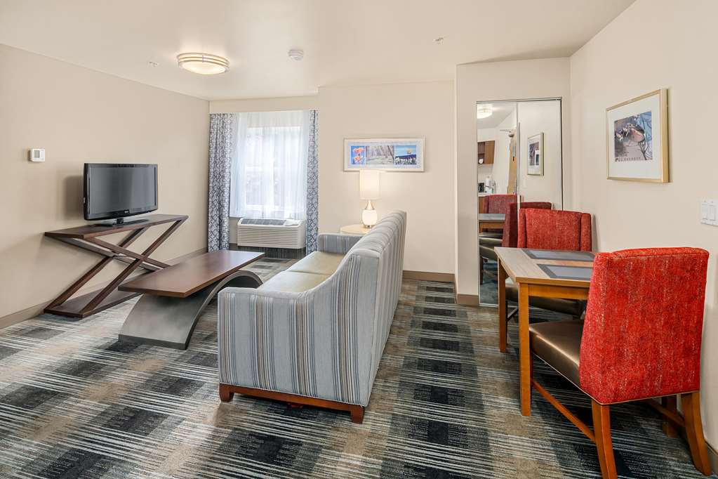 Executive Residency by Best Western Navigator Inn & Suites - photo 20