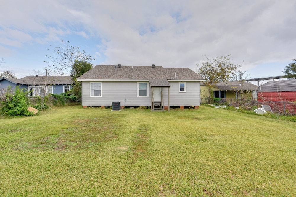 Walking Distance to Casino: Home in Westlake - photo 5