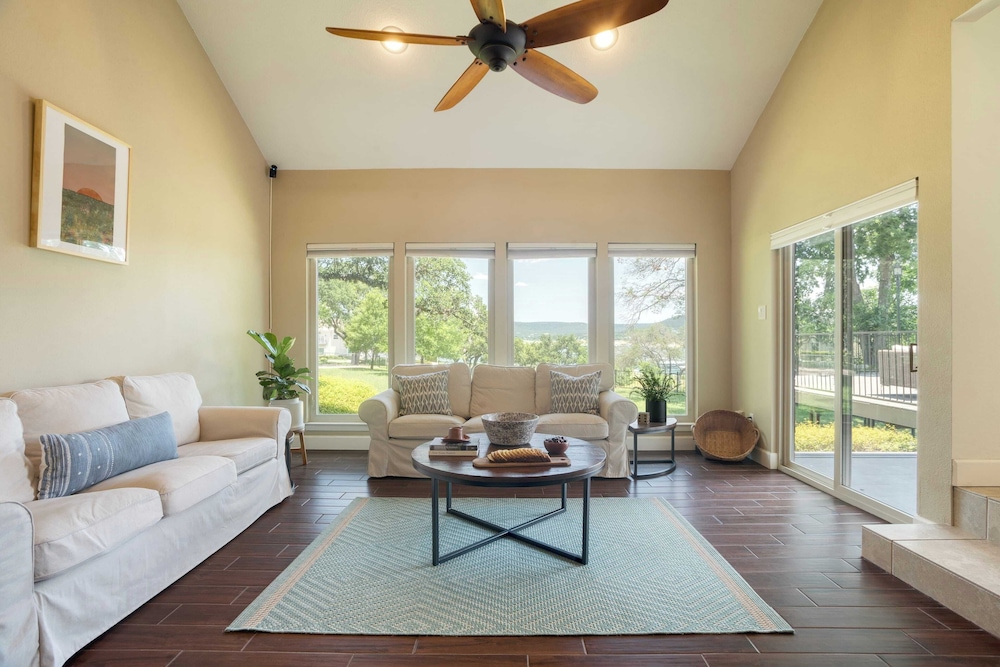 Travis by Avantstay Waterfront Lake Retreat - photo 6
