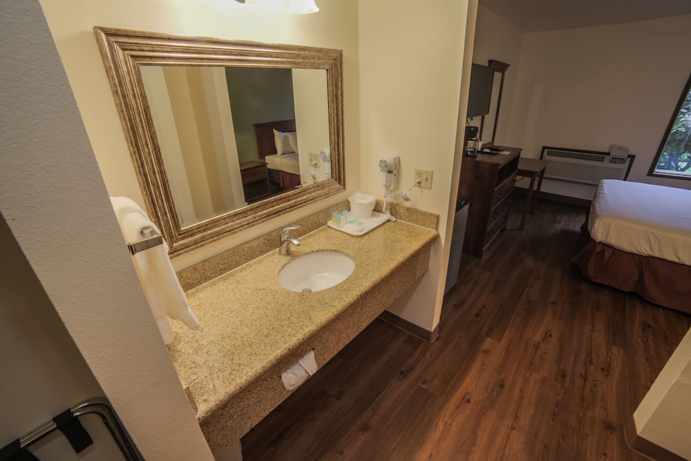 Sunnyside Inn & Suites - photo 62