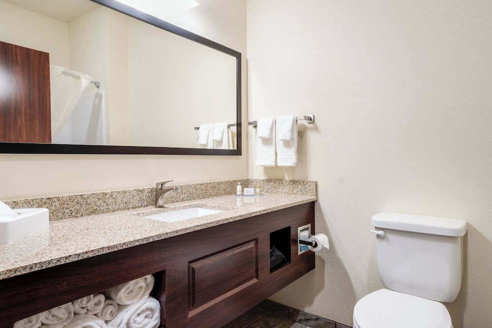 Cobblestone Hotel & Suites Newport - photo 31