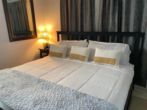 Modern 2 1 Apt near Midtown and Beaches — 4-Star Luxury Hotel in Miami, United States