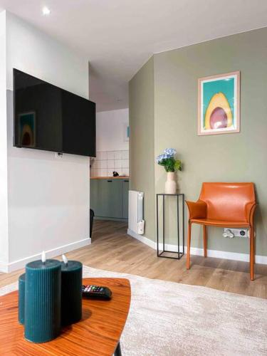 La Vie Est Belle a Montreuil Wi Fi & Metro 9 Parking Gratuit in Montreuil, France