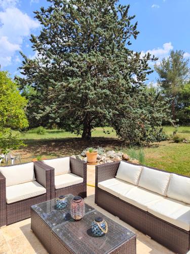 Villa HandrA s — 4-Star Luxury Hotel in Nans-Les-Pins, France