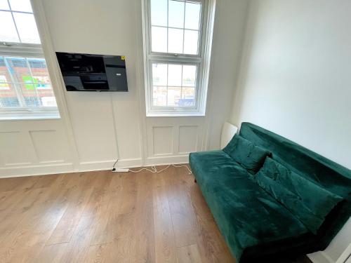 1 Bedroom City Gem Prime Location. — Woolwich — photo 3