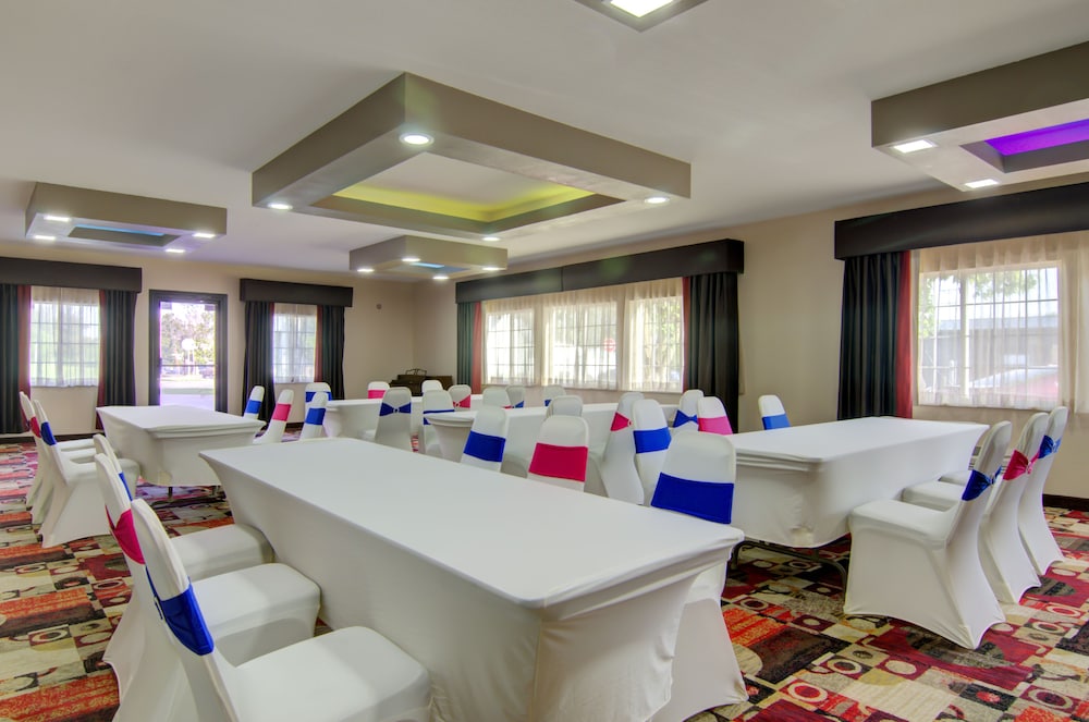 Westbridge Inn & Suites - photo 43