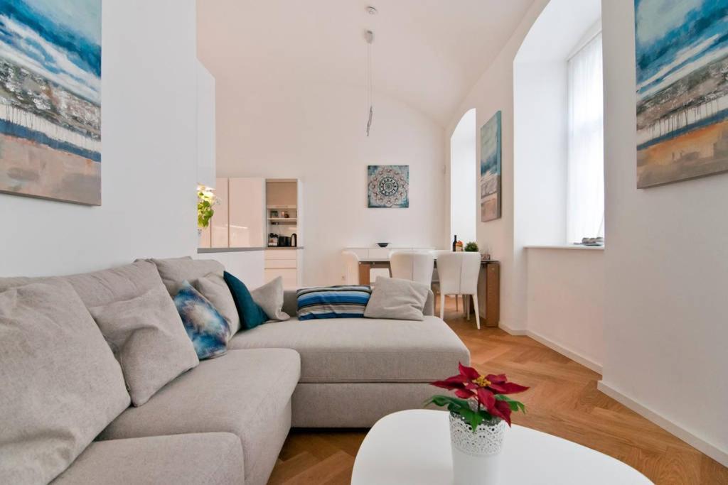 Homestay Sisi — 4-Star Luxury Hotel in Vienna, Austria